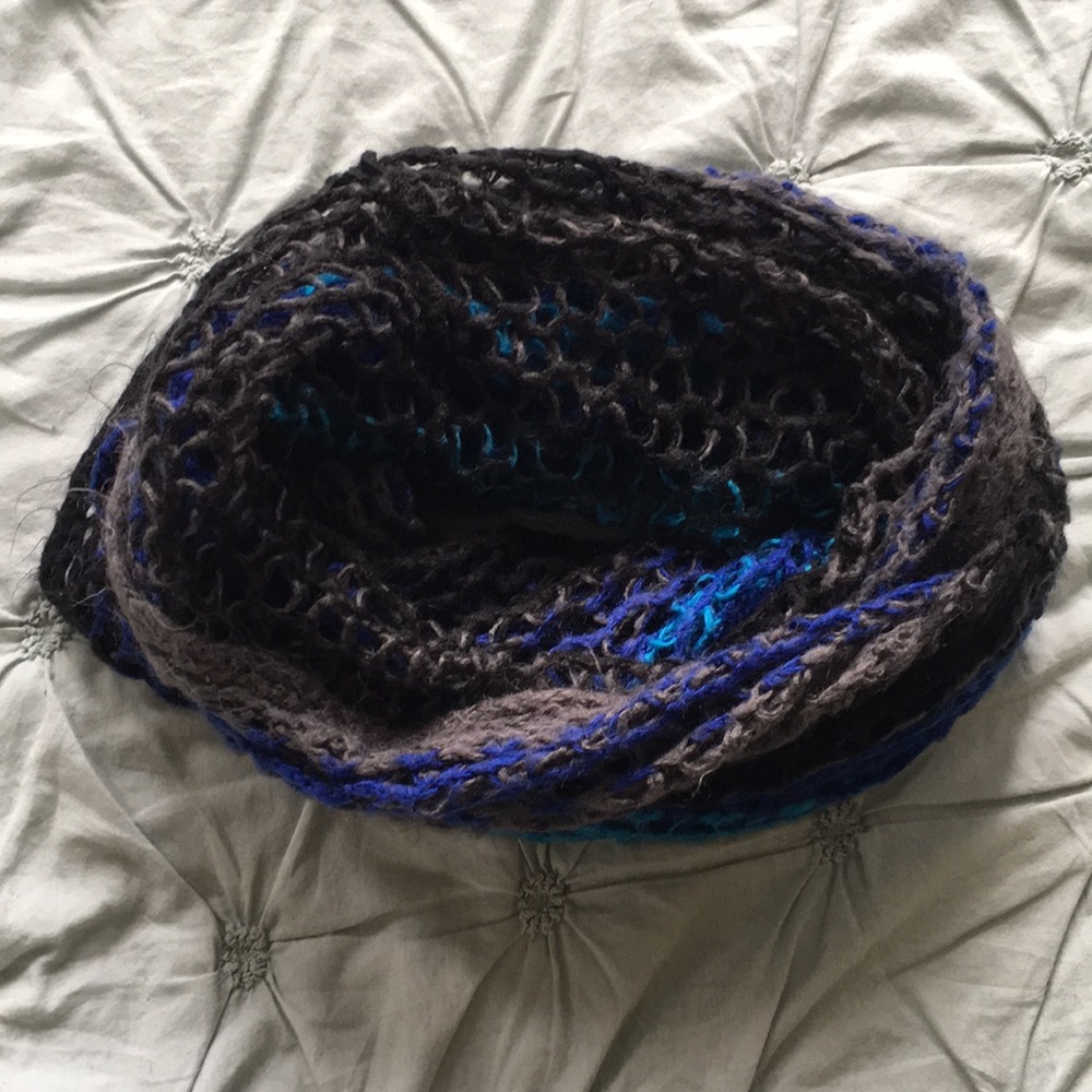 Deep Blue Infinity Scarf - Picture 2 of 2